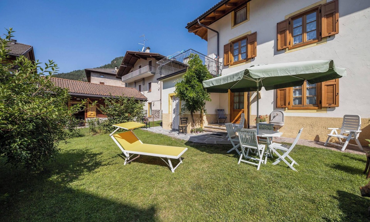 Castello-Molina di Fiemme Apartment | Studio Apartment Casa Nicole with Mountain View, Wi-Fi and Garden