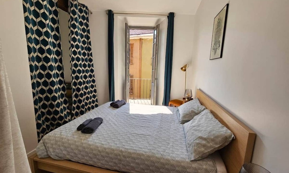 Intra Apartment | Studio Frida Center lake
