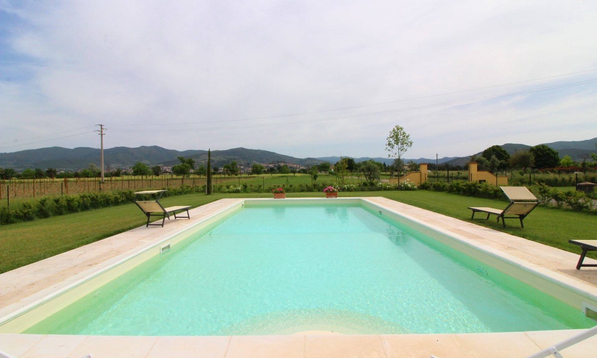 Le Piazze Villa | Stunning private villa with A/C, private pool, WIFI, TV, balcony and pets allowed, close to Cort.