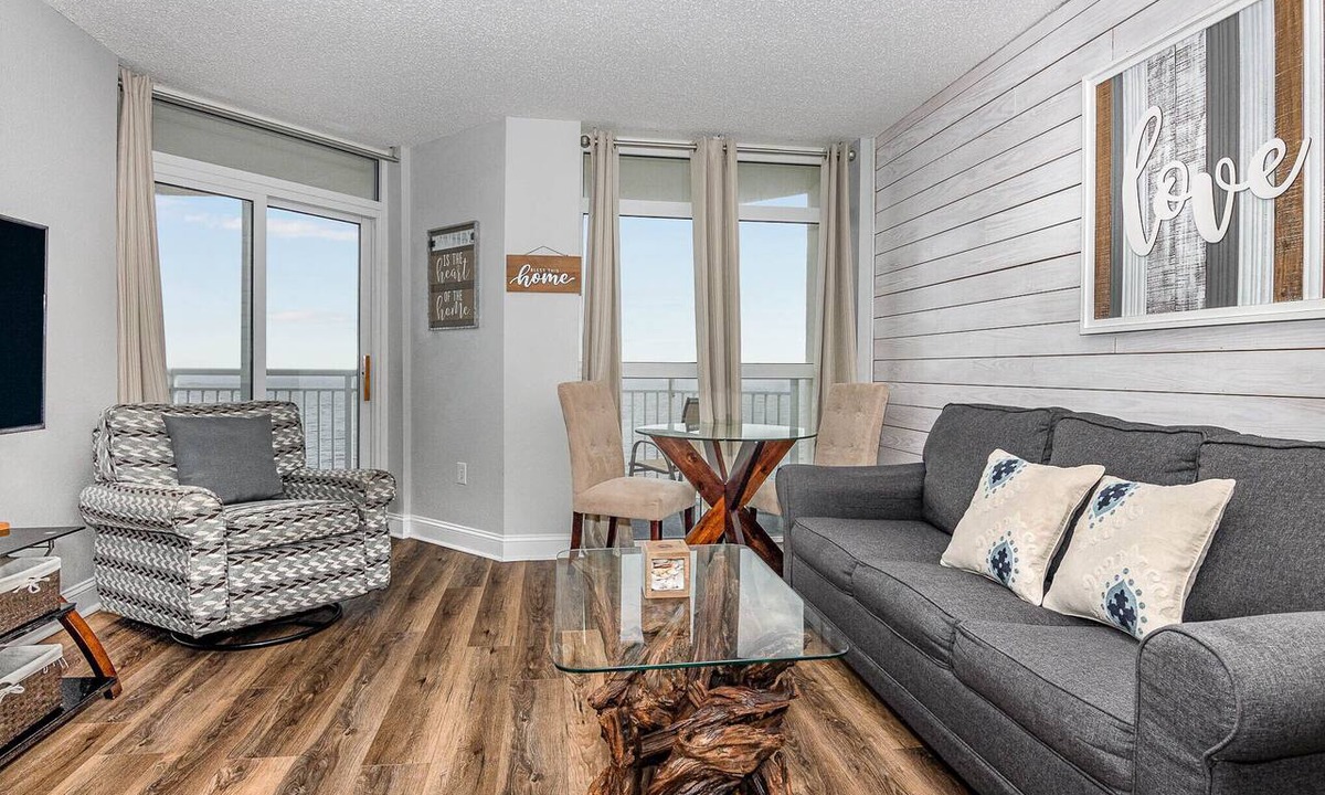 Crescent Beach Condo | Stunning Oceanfront 2bd/2ba Condo in NMB
