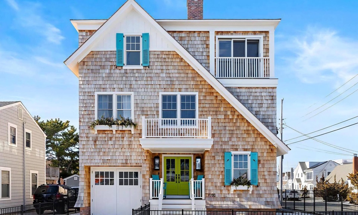 North Beach Haven House | Stunning Ocean-Side 4 Bedroom Property with a Hot Tub and Endless Views