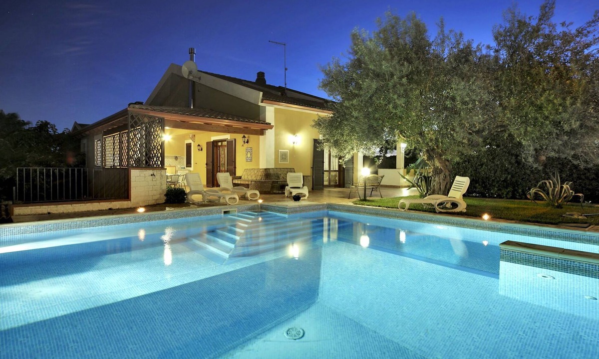 Marina di Ragusa Villa | Stunning private villa for 8 people with A/C, WIFI, private pool and TV