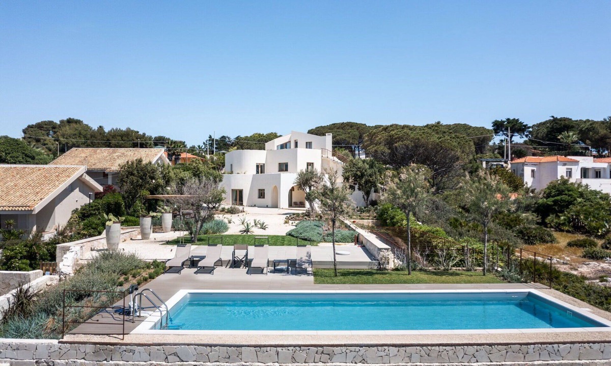 Plemmirio Villa | Stunning private villa with private pool, WIFI, A/C, TV, patio, panoramic view, close to Syracuse