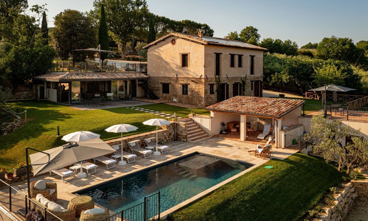 Castel Ritaldi Villa | Stunning private villa with WIFI, A/C, private pool, TV, patio and panoramic view, close to Spol.