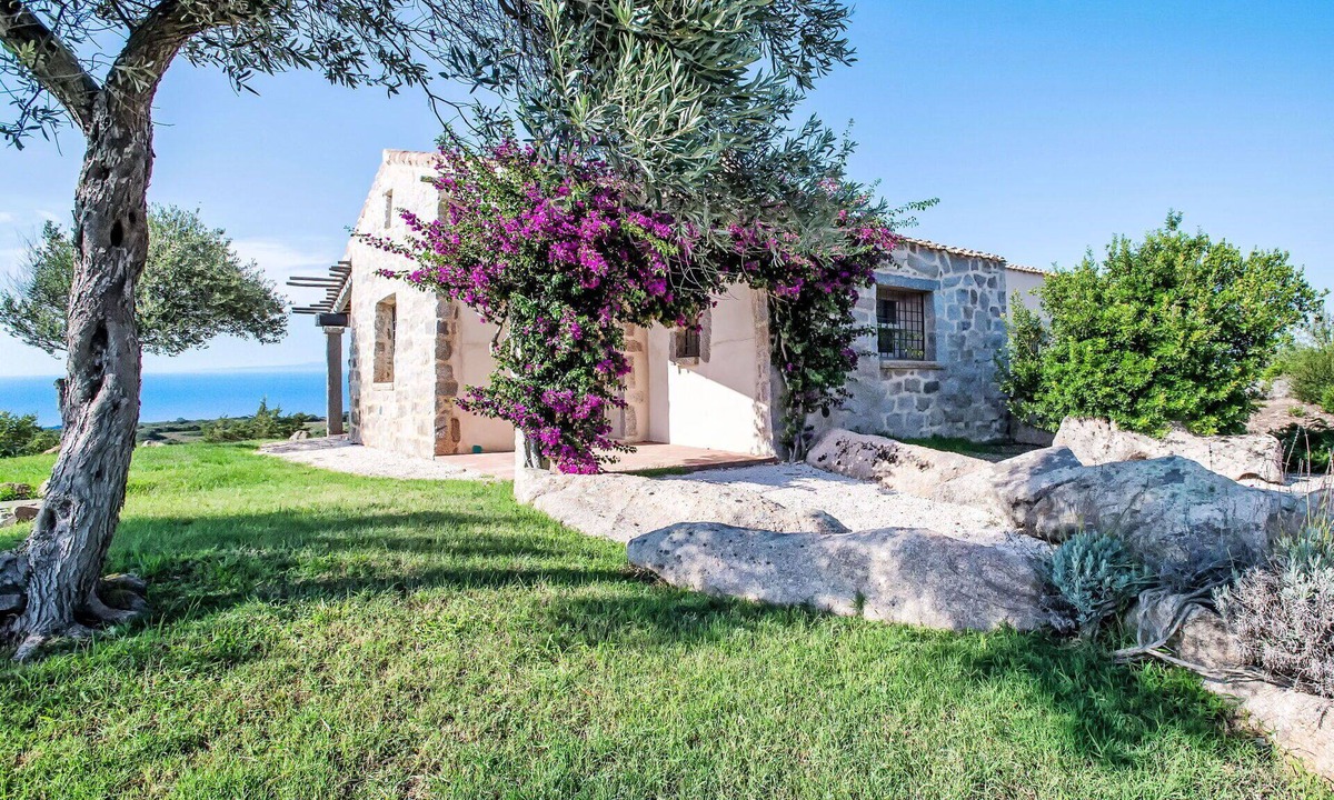 Aglientu Villa | Stunning private villa for 6 people with A/C, WIFI, TV and pets allowed