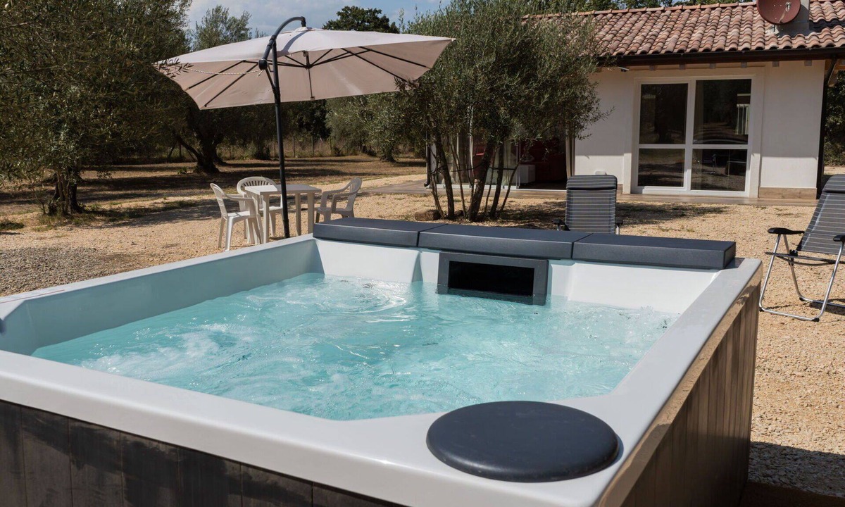 Vetralla House | Stunning private villa for 3 guests with A/C, pool, WIFI, TV, pets allowed and panoramic view