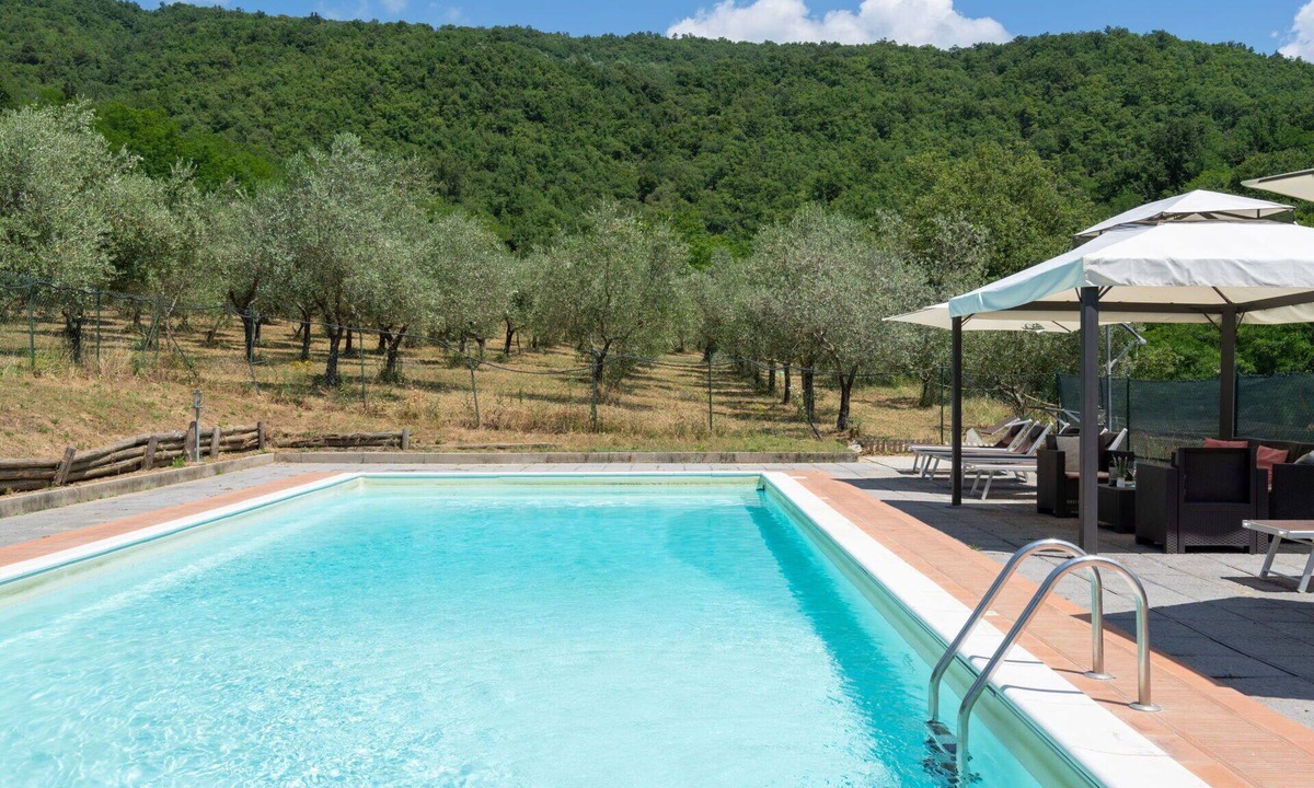 Londa Villa | Stunning private villa for 10 people with private pool, WIFI, TV, patio and pets allowed