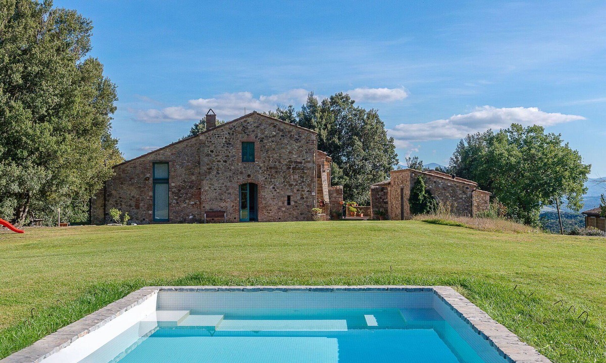 Civitella Paganico House | Stunning villa for 12 guests with private pool, WIFI, TV, terrace, pets allowed and panoramic v.