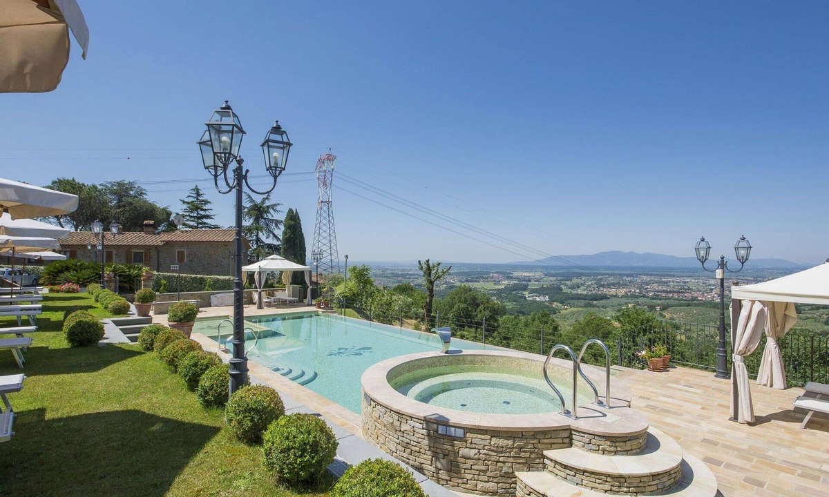 Giugnano Villa | Stunning villa for 4 guests with A/C, WIFI, pool, TV and panoramic view