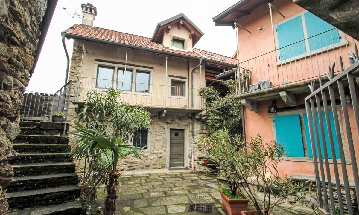 Bracchio House | Stunning villa for 6 people with TV and patio