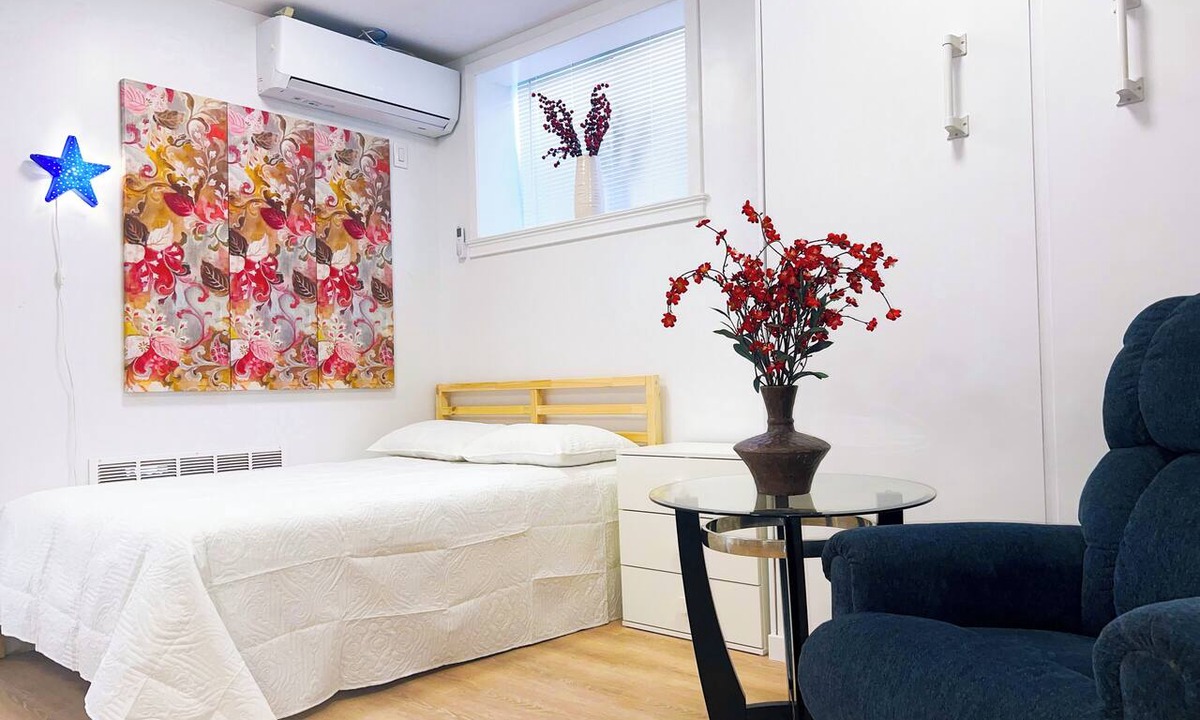 Queens Apartment | Stylish Studio Apartment on Main Street with Courtyard and Free Parking!