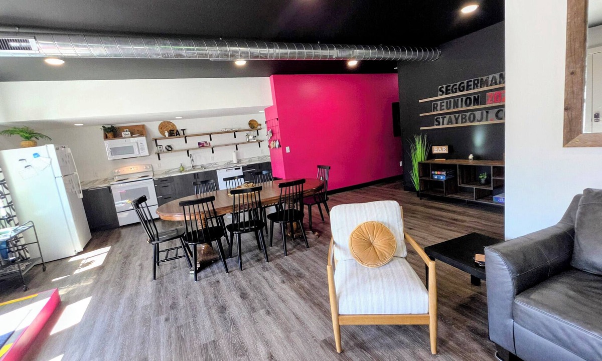 Arnolds Park Apartment | Suite for 9 Guests in Arnolds Park