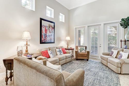American Beach House | Summerwoods end-unit condo with an outdoor pool, central AC, & washer/dryer