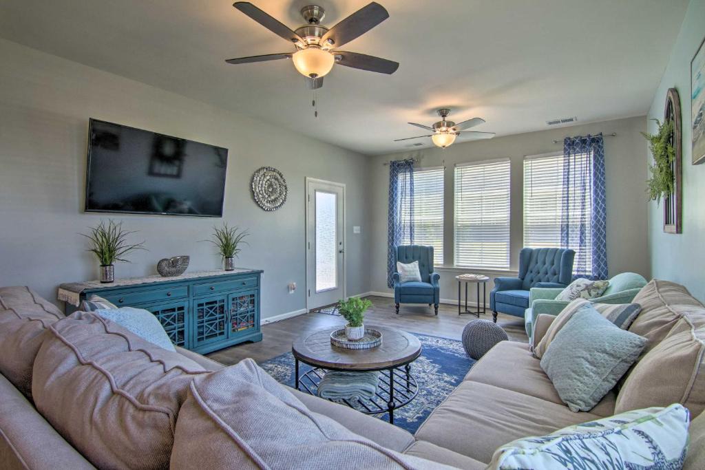 Millville House | Sunny End-Unit Townhome–Steps to Resort Amenities!