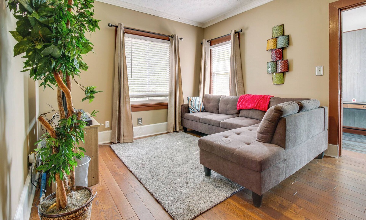 Dayton Apartment | Sunny + Spacious Dayton Condo ~ 1 Mi to Downtown!