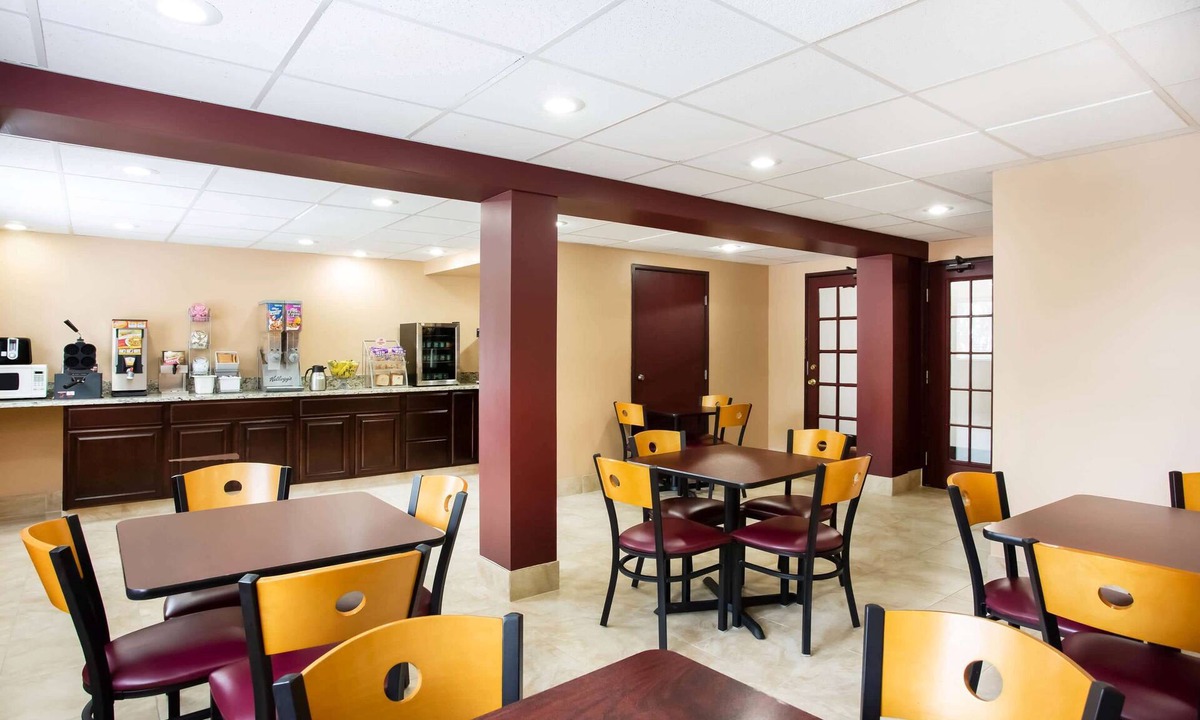 Bermuda Hotel | Super 8 by Wyndham Chester/Richmond Area