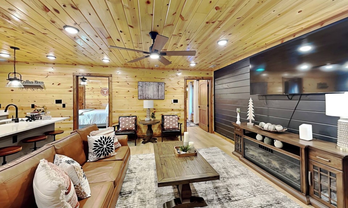 Sevierville Cabin | Swinging S'mores by Jackson Mountain Rentals