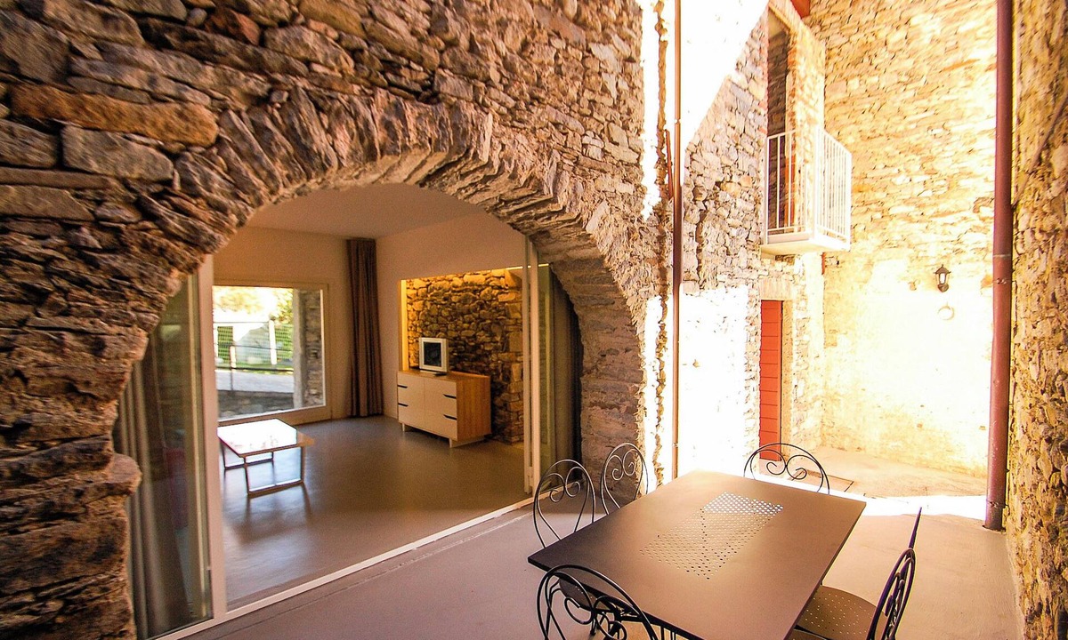 Ghiffa Apartment | Tastefully furnished 2½-room apartment with spacious outdoor area