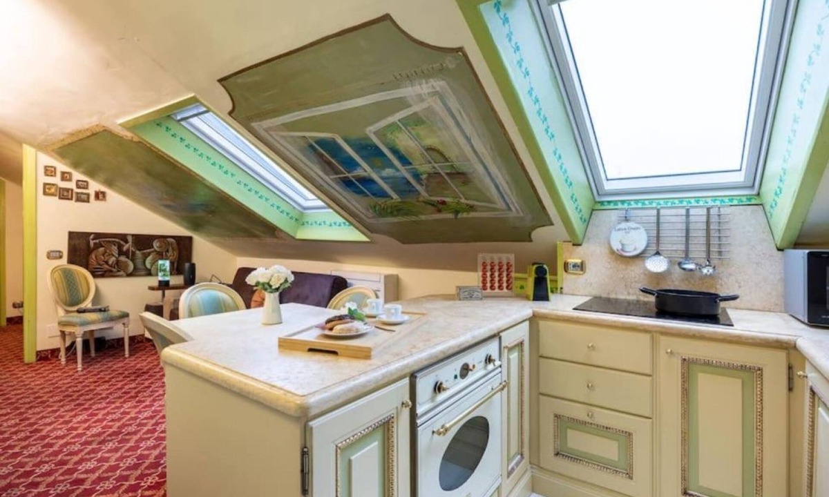 Loreto House | "Tea" Holiday Home 1km from Central Station