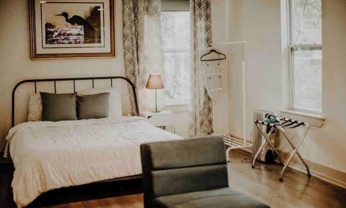 East Memphis Apartment | The Blue Heron-elegant urban studio in city center