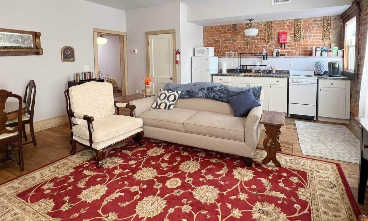 Rolla Apartment | The Bookend Loft Above Perched above historic Pine Street in downtown Rolla