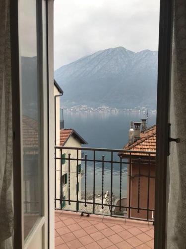 Colonno Apartment | The Family Houses - Apartments with Balcony and Lake View