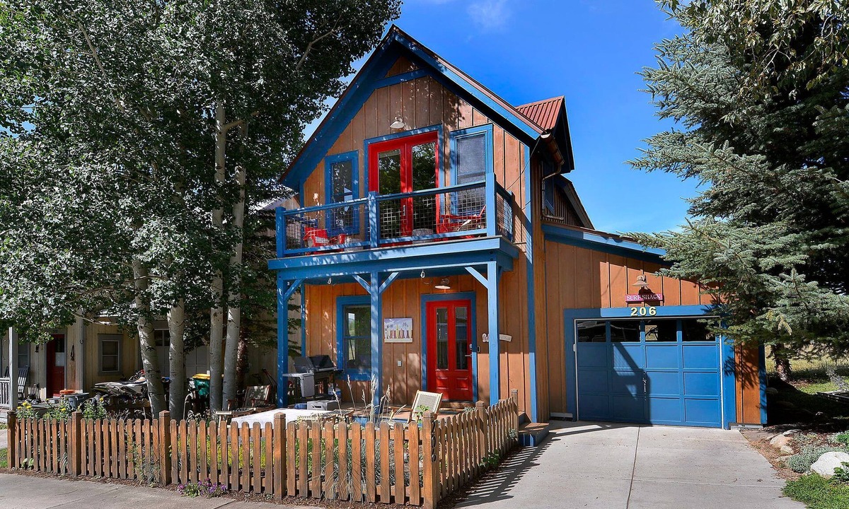 Mount Crested Butte House | The Surf Shack, On shuttle route, EV charger