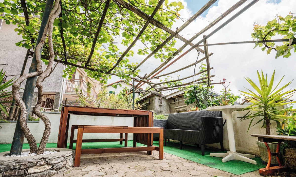 Lumarzo House | {The Terrace of Cerese}-parking space and garden