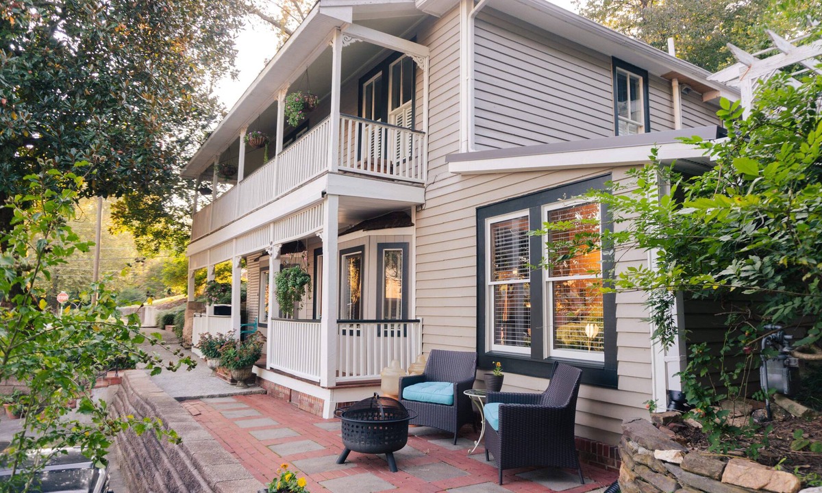 Demorest Apartment | The Tomlin House - Hike, Wine, Dine - Historic Gem in North GA Mountains!