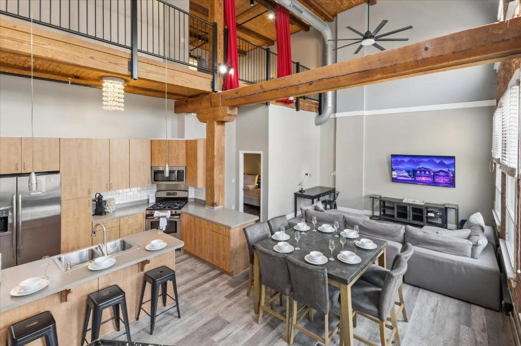 Wholesale District Apartment | The Top Floor Penthouse 4 BR 3 Bath 2 000 Sq Ft
