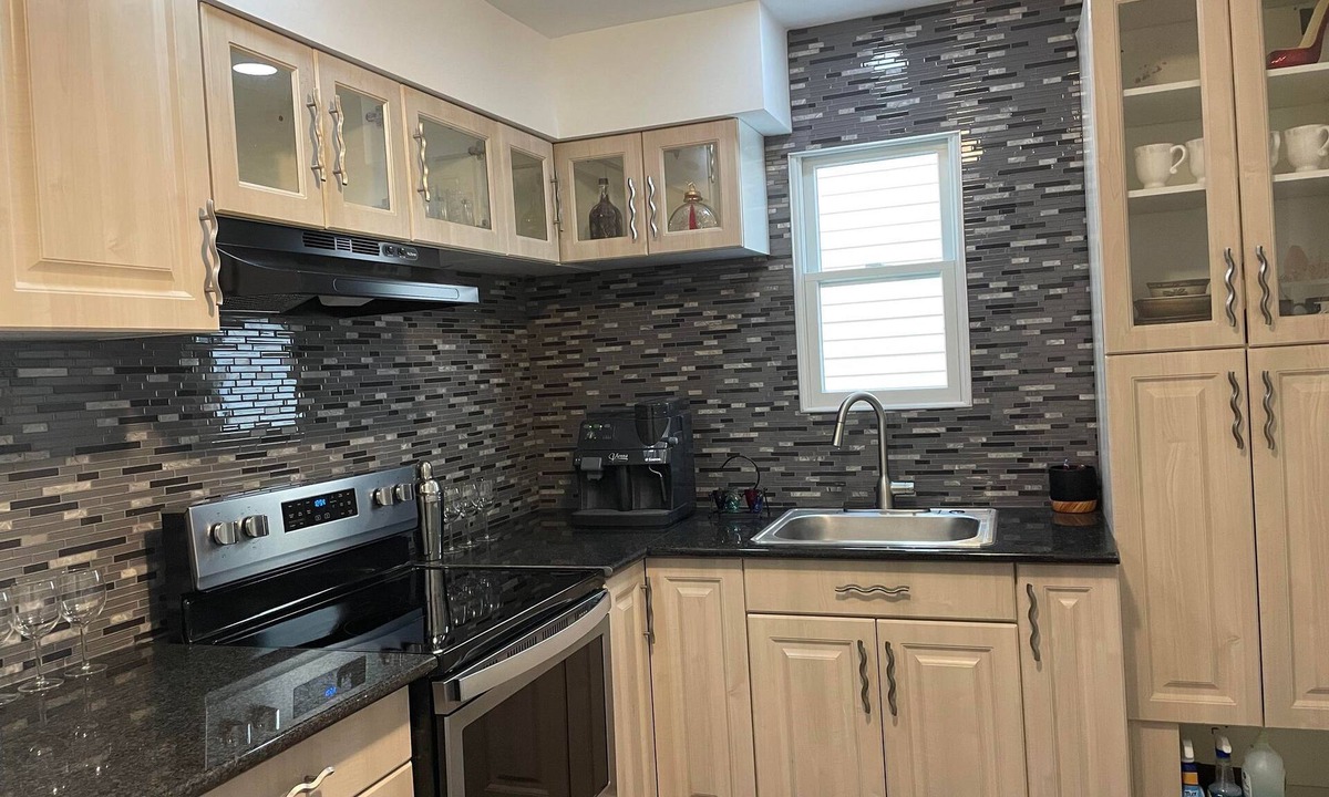 Elizabeth House | TOWNHOUSE*5BR*2BATH*2 FLOORS, FREE PARK*BBQ