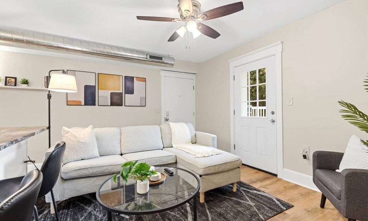 Point Breeze North Apartment | Trendy 2BR Apt Close to Pittsburgh Attractions