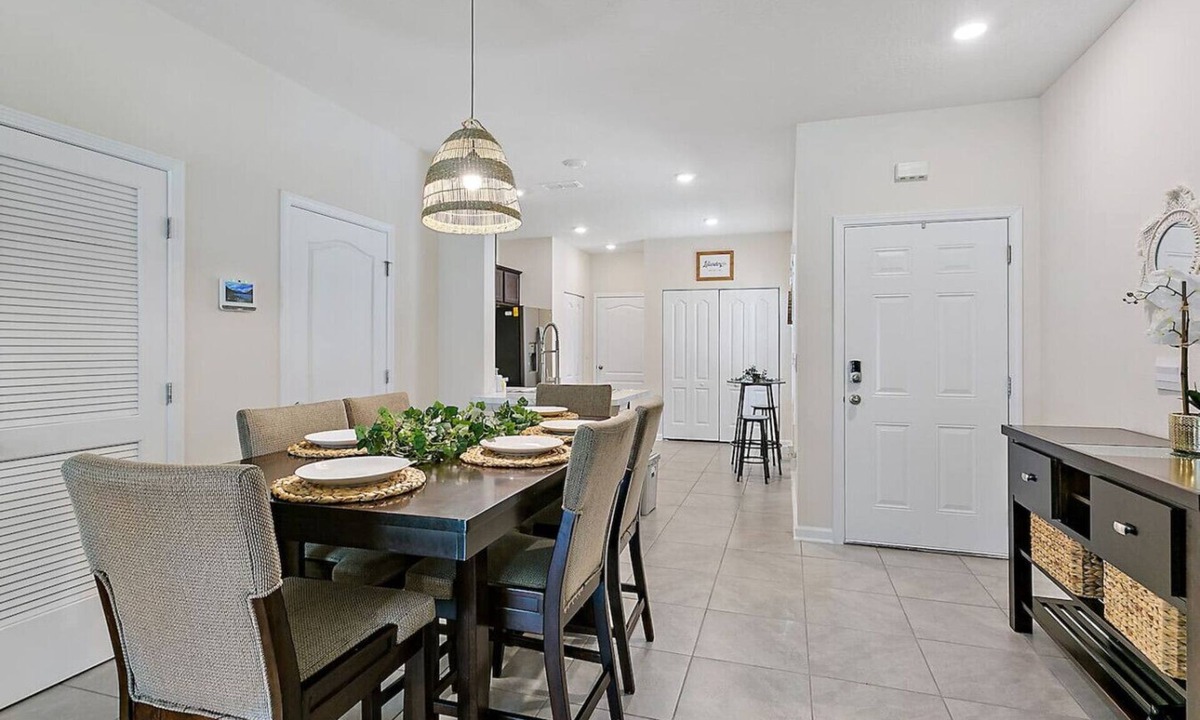 Baymeadows Villa | Tropical Oasis 2 bdr - patio, playground, dog park