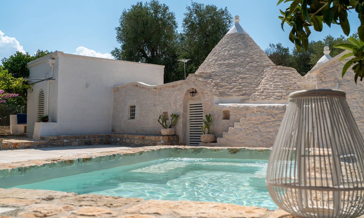 Francavilla Fontana Villa | Trullo suite with outdoor spa