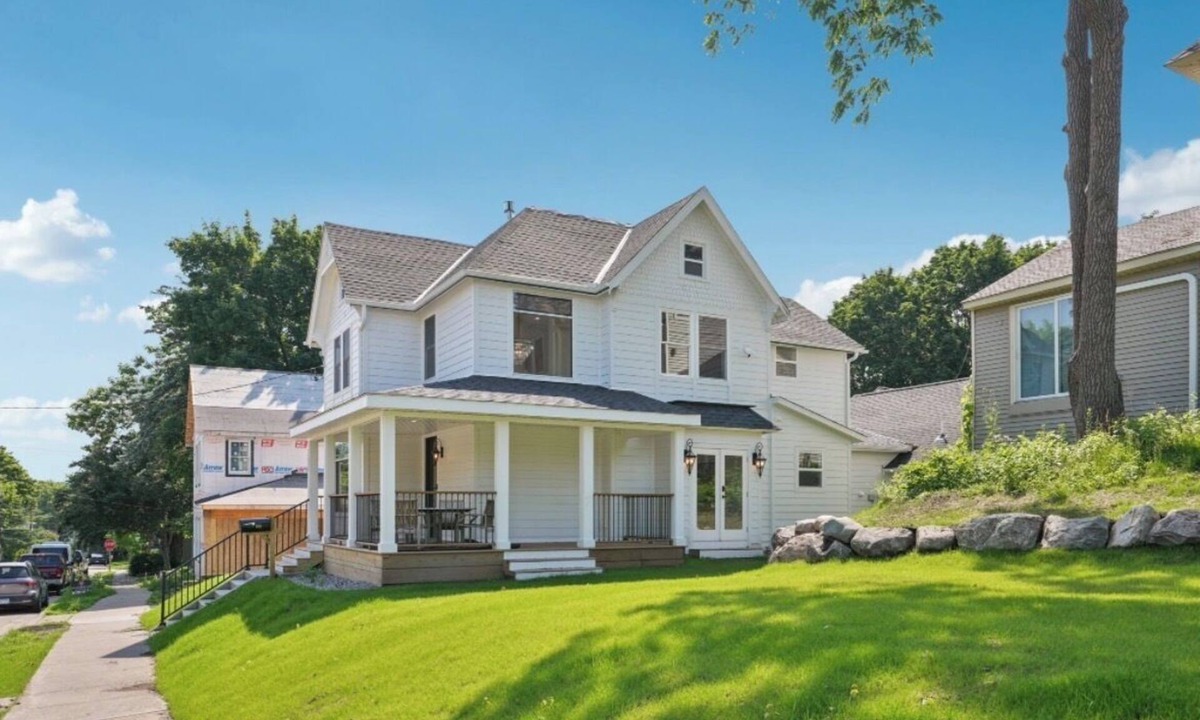 Stillwater House | Turnkey Historic Stillwater Luxury 4BR walk to Downtown Main st, next to history