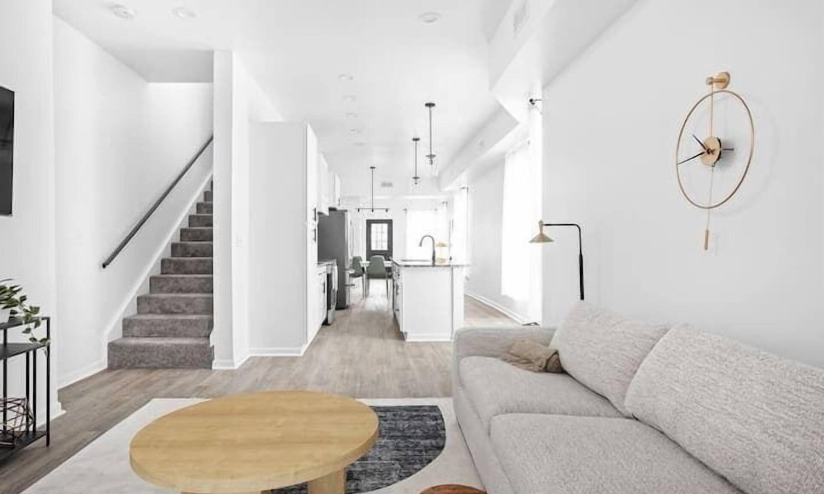 Holy Cross House | TWO CozySuites 3BR - Arsenal Heights, Indy
