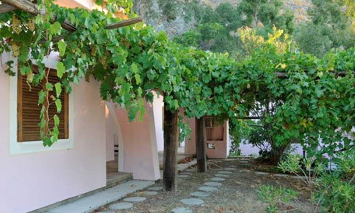 Copanello Apartment | TWO-ROOM APARTMENT CAPRICORNO/TORO - CAMINIA