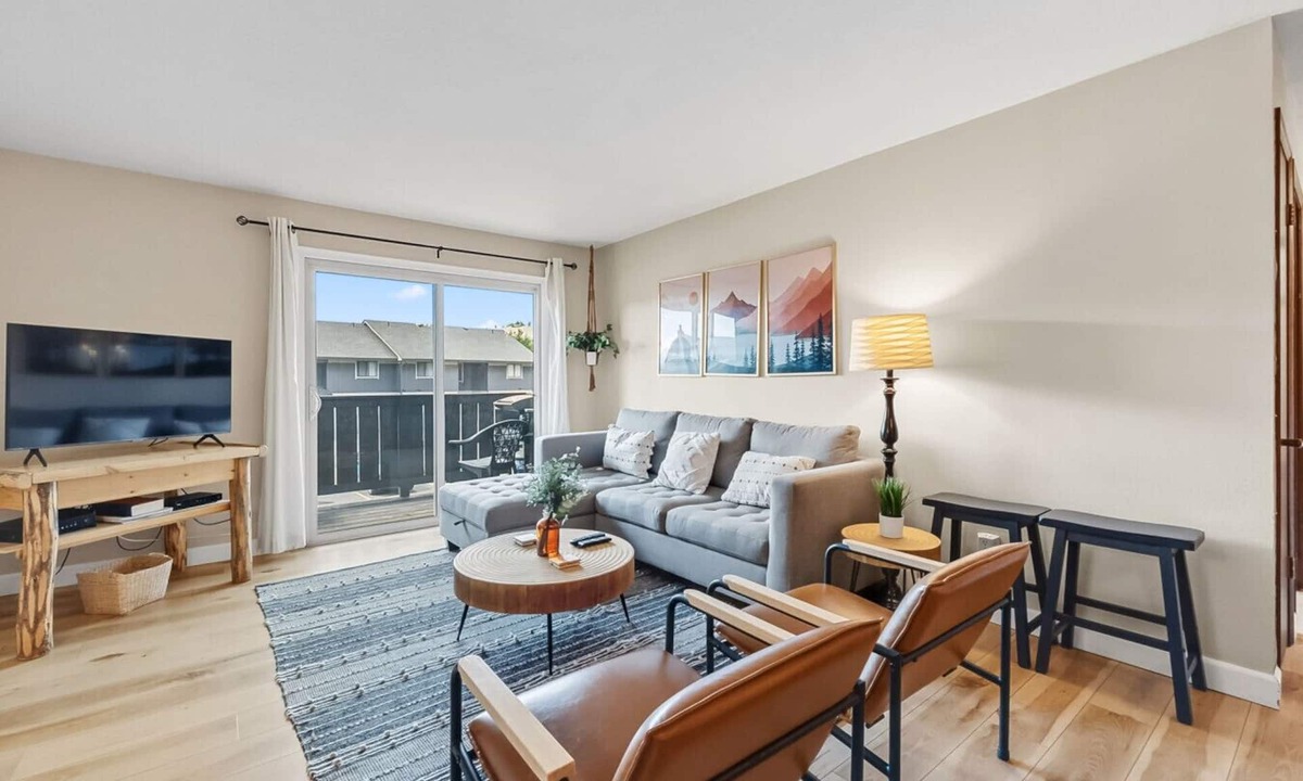 Dillon Condo | Updated Condo Near Ski Resorts Pool/Hot Tub Mountain Views!