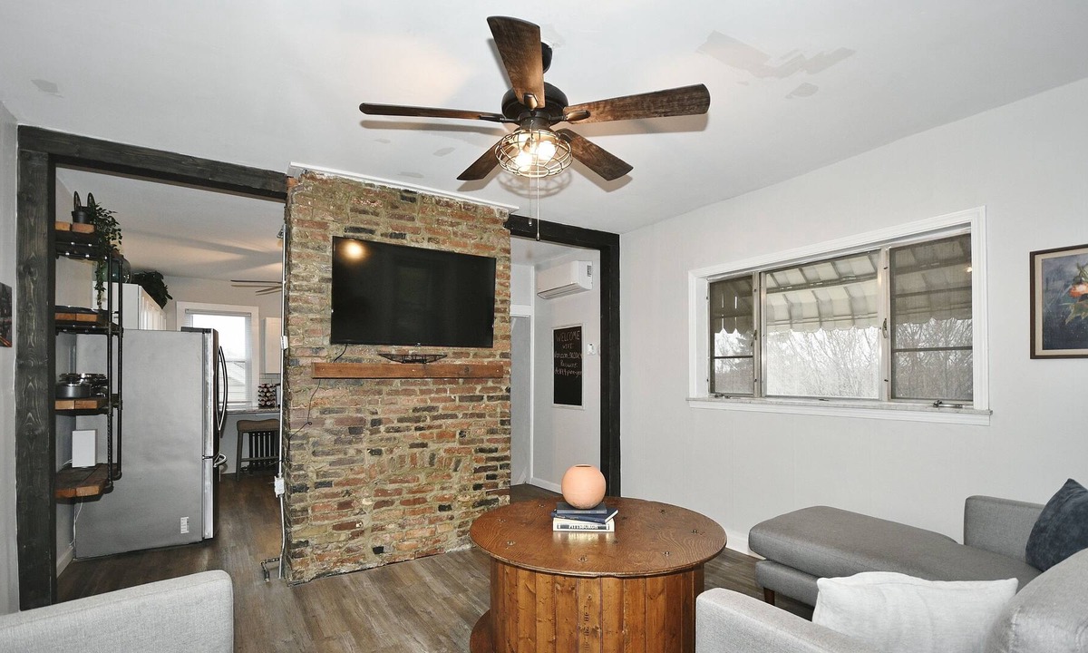 Pittsburgh House | Updated & Modern Industrial 3 Bedroom 2 Bath Home