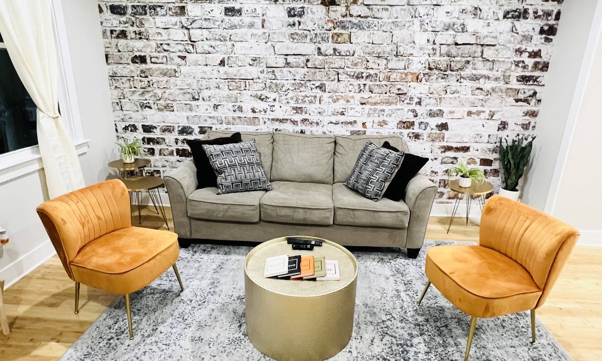 Northeast House | Upscale 4BDR Home @ Popular H Street Corridor+ Parking Free Cancellation