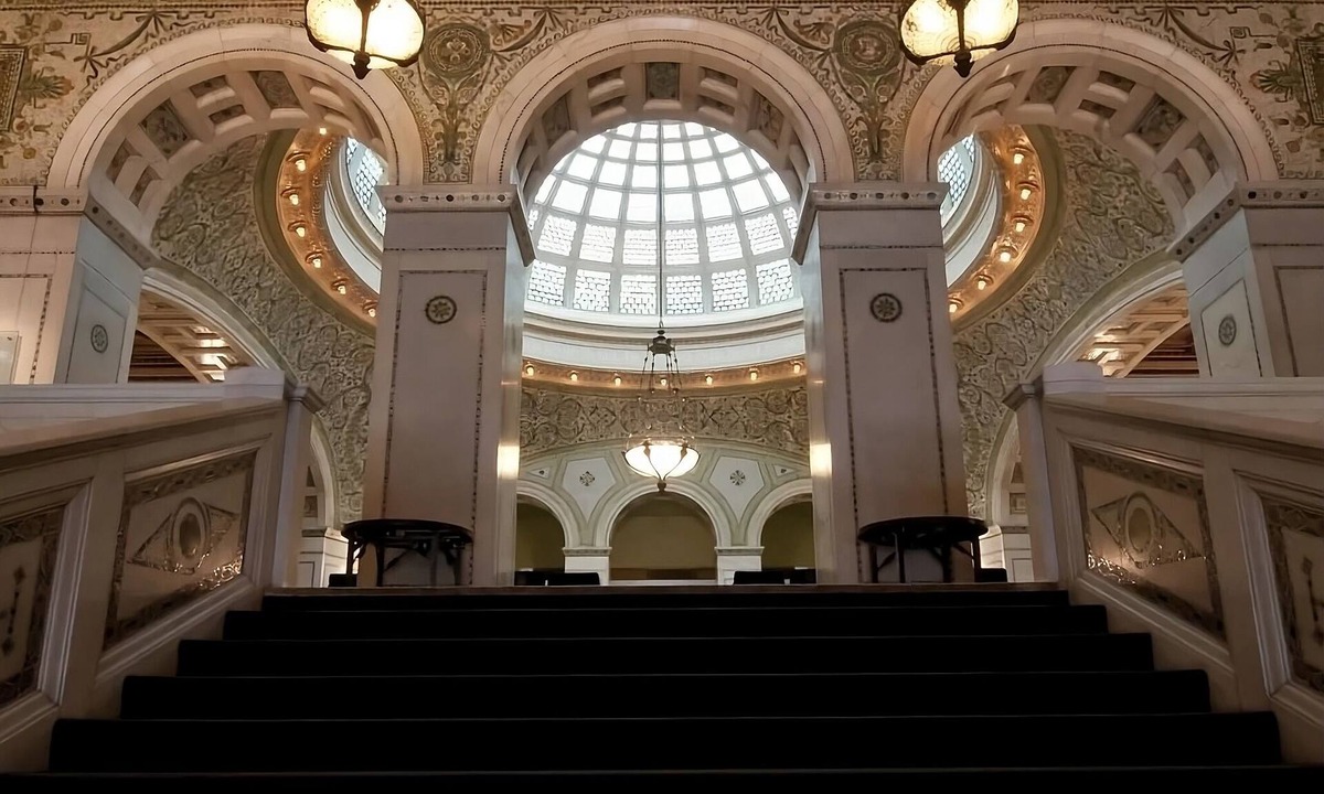 Downtown Chicago Resort | Vacation Day Is Always A Great Idea! Pets are Allowed, Near The River Theater