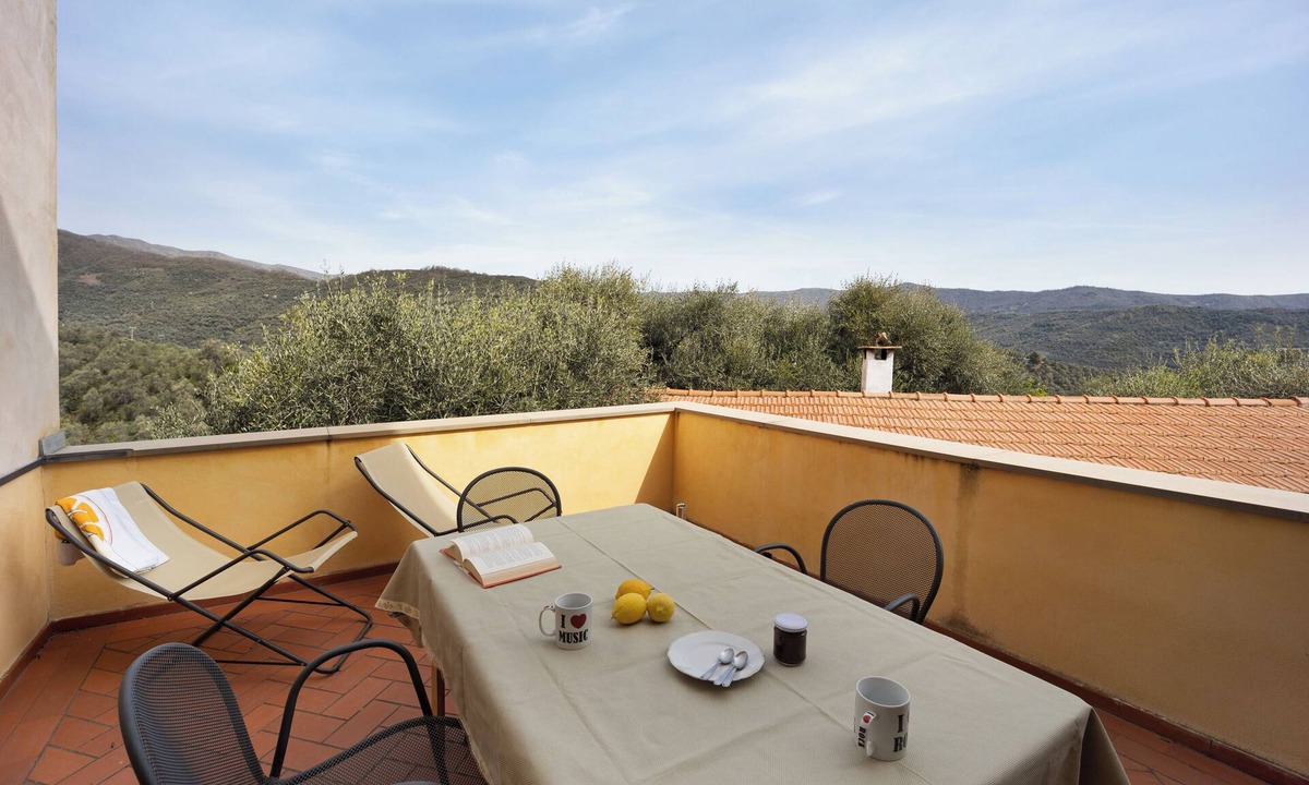 Bellissimi House | Vacation Home 'Appartamento Camomilla' with Mountain View, Terrace & Wi-Fi