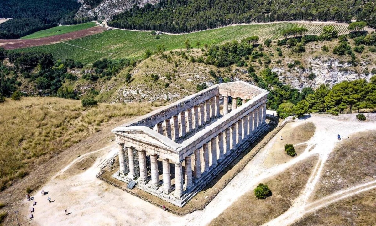 Calatafimi House | Vacation Home "Helimos Segesta" with Mountain View, Private Terrace & Wi-Fi