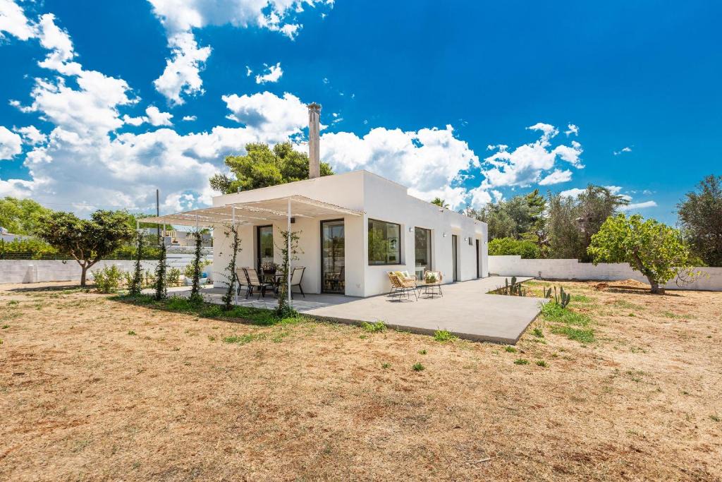 Matino House | Villa Acqualuce by BarbarHouse