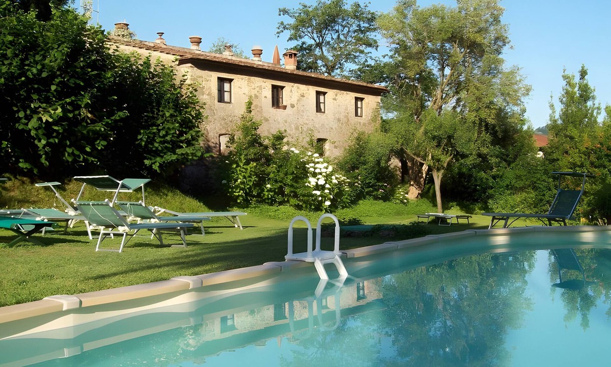Nocchi Villa | Villa 'Aranci' with Shared Pool, Private Garden and Wi-Fi
