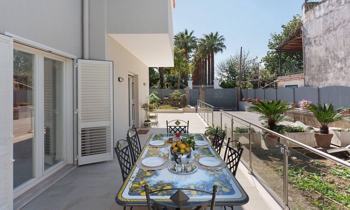 Sant'Agnello Apartment | Villa Cappuccini – Lower Floor Apartment with Shared Terrace, Wi-Fi & Air Conditioning