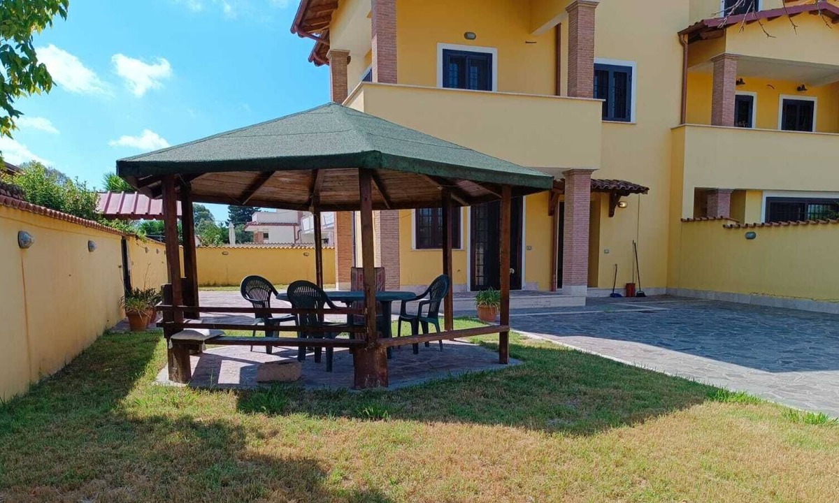 Zona XXXIV Casal Palocco Villa | Villa "Come a Casa 2" with Private Garden & A/C