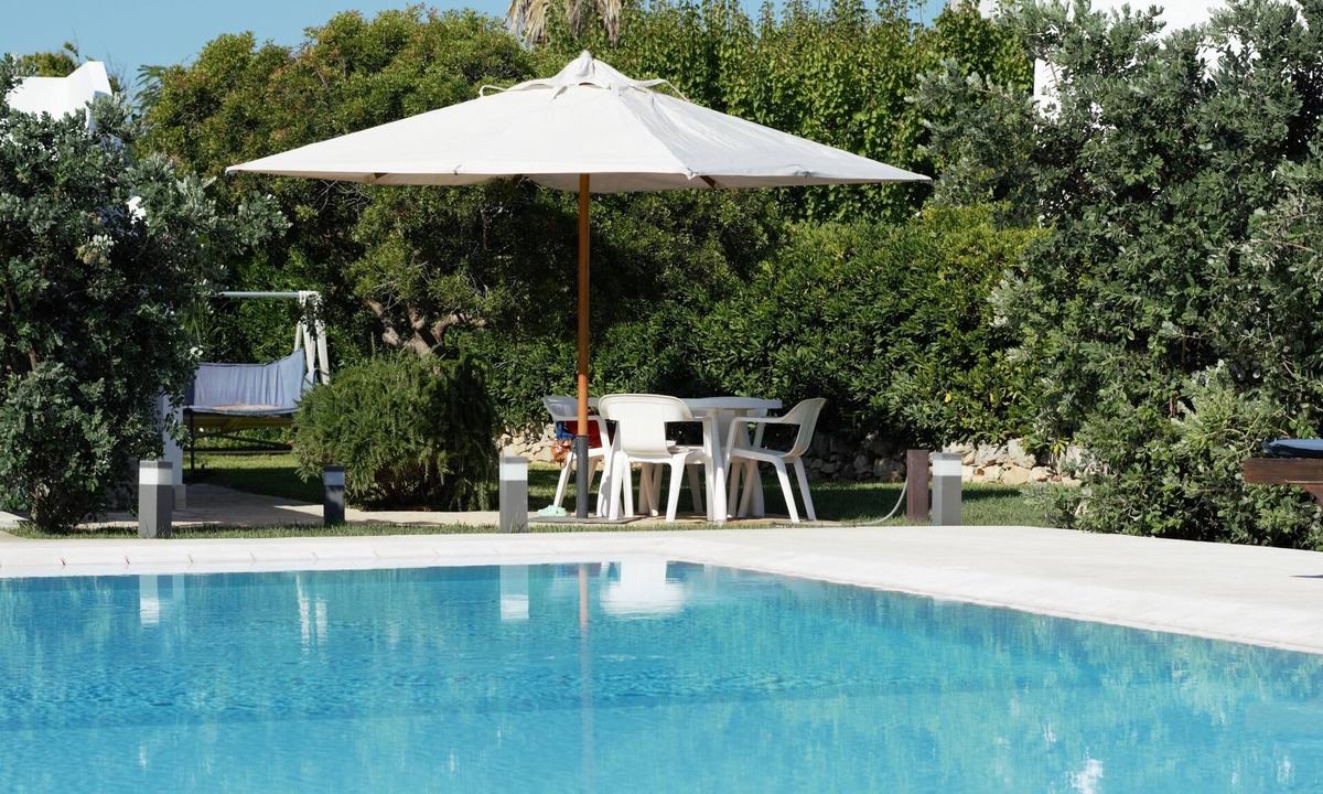 Rosa Marina Villa | Villa con piscina a sfioro, a 100 metri dal mare di Rosa Marina di Ostuni.