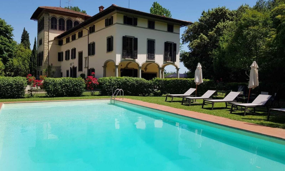 Quarrata Villa | Villa di Lucciano - Authentic & Luxurious Estate
