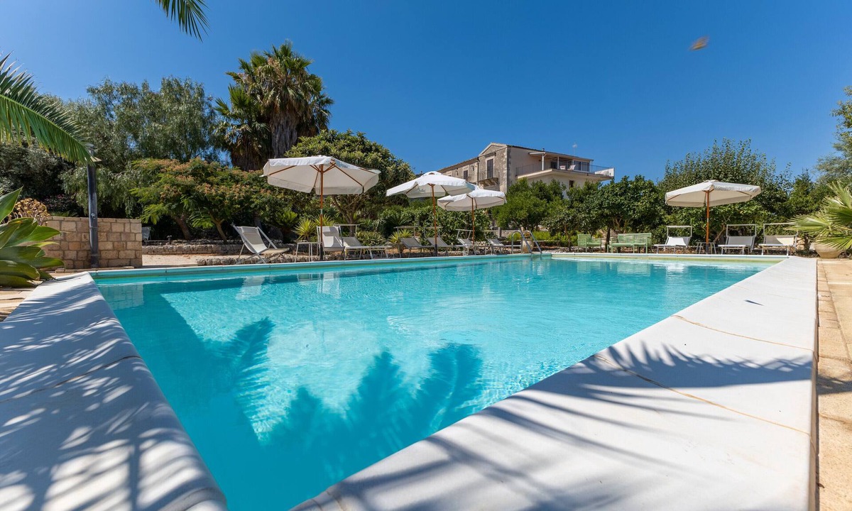 Modica Villa | Villa 'Flavia Con Piscina Privata' with Private Pool, Wi-Fi and Air Conditioning